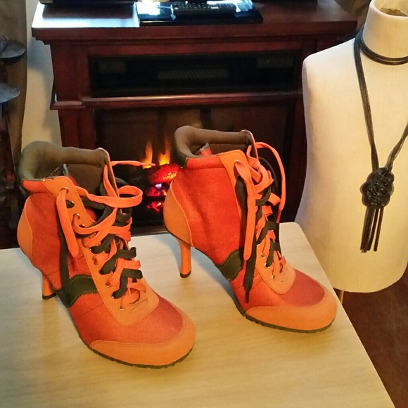 Boots - Picture 4 of 7